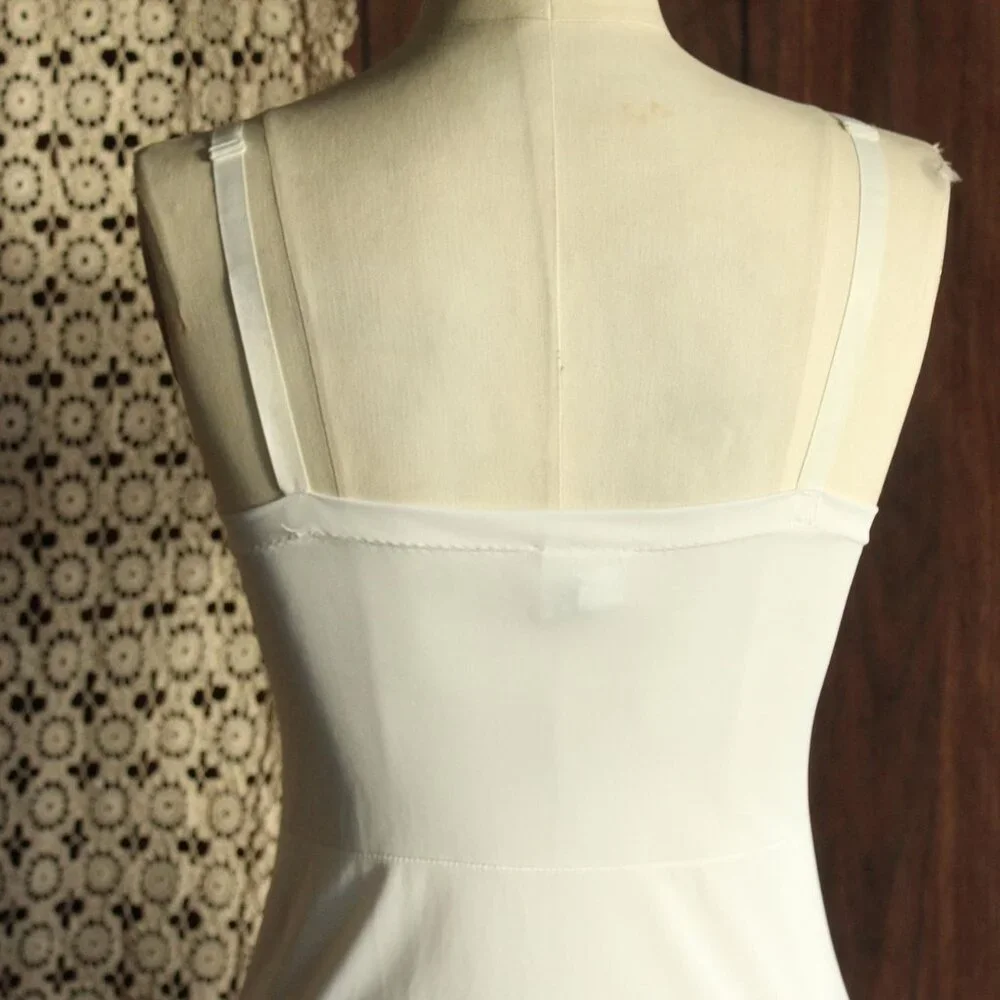 Vintage 1970s Slip, Montgomery Ward Ankle Length White Nightgown, Size 10/32 - Picture 10 of 11